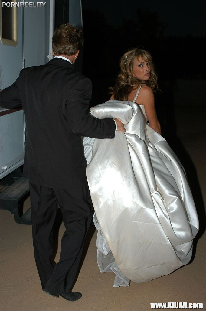 Shayla LaVeaux in her trailer park wedding night - Photo #1487377