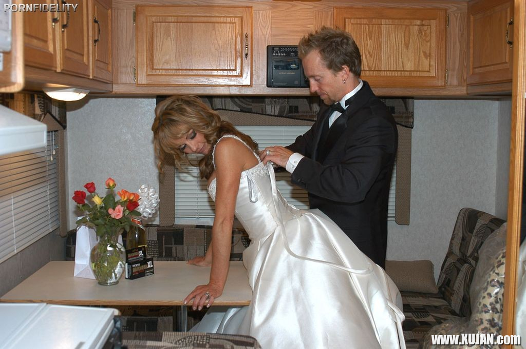 Shayla LaVeaux in her trailer park wedding night - Photo #1487380