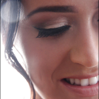 Sizzling poolside photo shoot with busty bikini model Leanne Crow