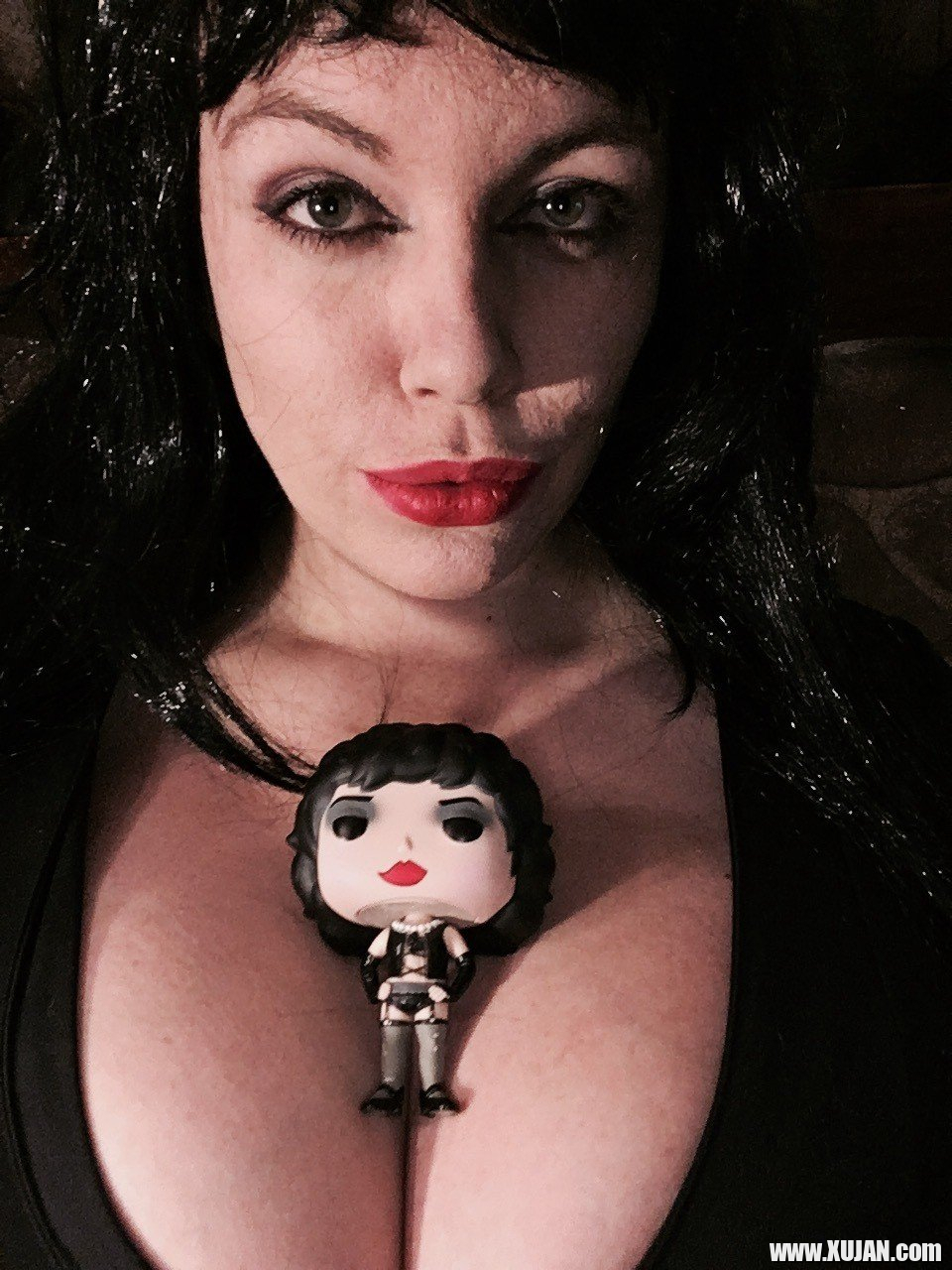 Nothing makes Lovely Lilith happier than showing her big tits - Photo #1498639