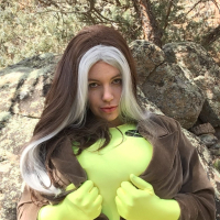 Lovely Lilith loves to show her huge Boobs Outside