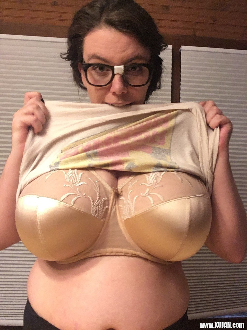 Lovely Lilith seductively plays with massive Boobs - Photo #1498724