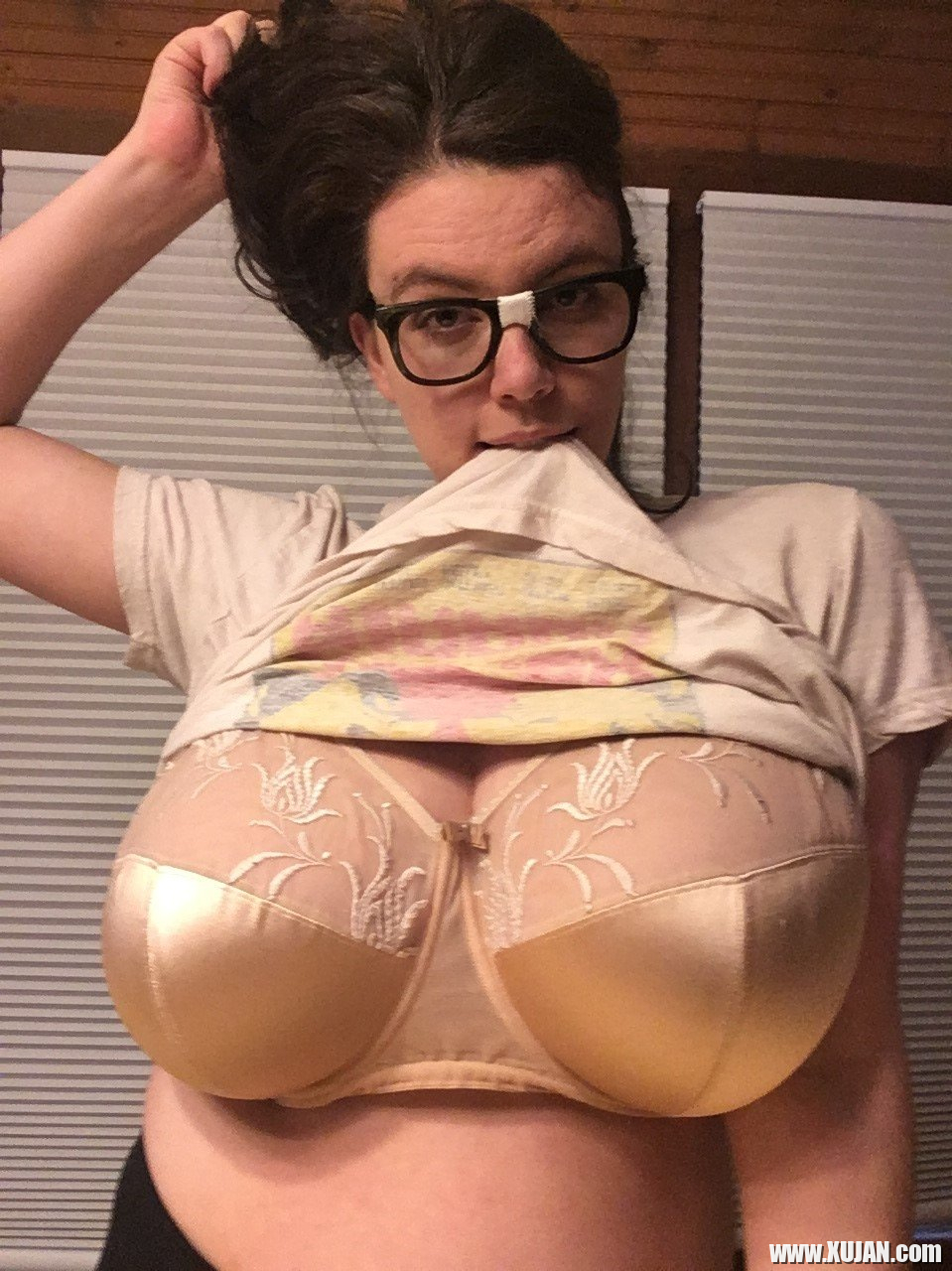 Lovely Lilith seductively plays with massive Boobs - Photo #1498727