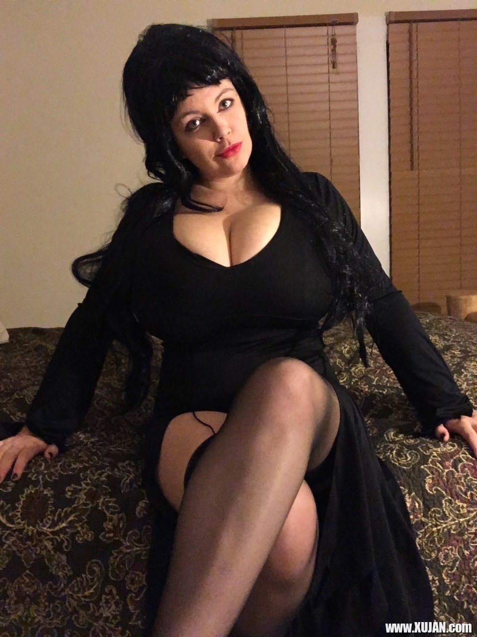 Lovely Lilith teases with Tits in sexy Goth Style - Photo #1498739