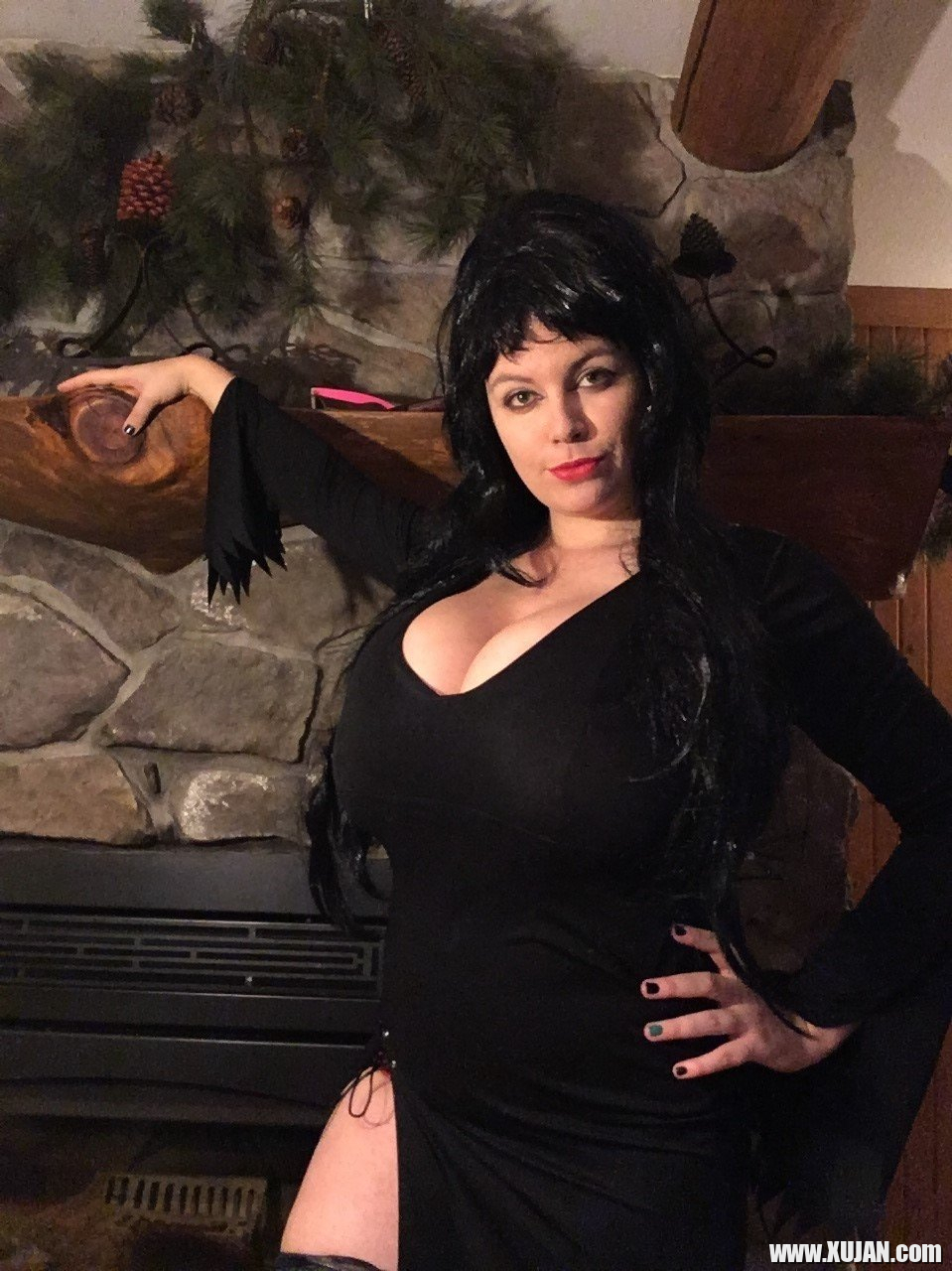 Lovely Lilith teases with Tits in sexy Goth Style - Photo #1498750