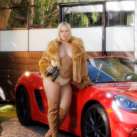 Glamour blondie Alexis Texas flashes her amazing naked curves