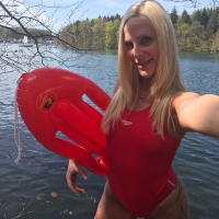 Lara CumKitten sexy Baywatch Selfies