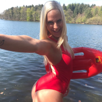 Lara CumKitten sexy Baywatch Selfies
