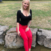 Lara CumKitten Naughty Posing