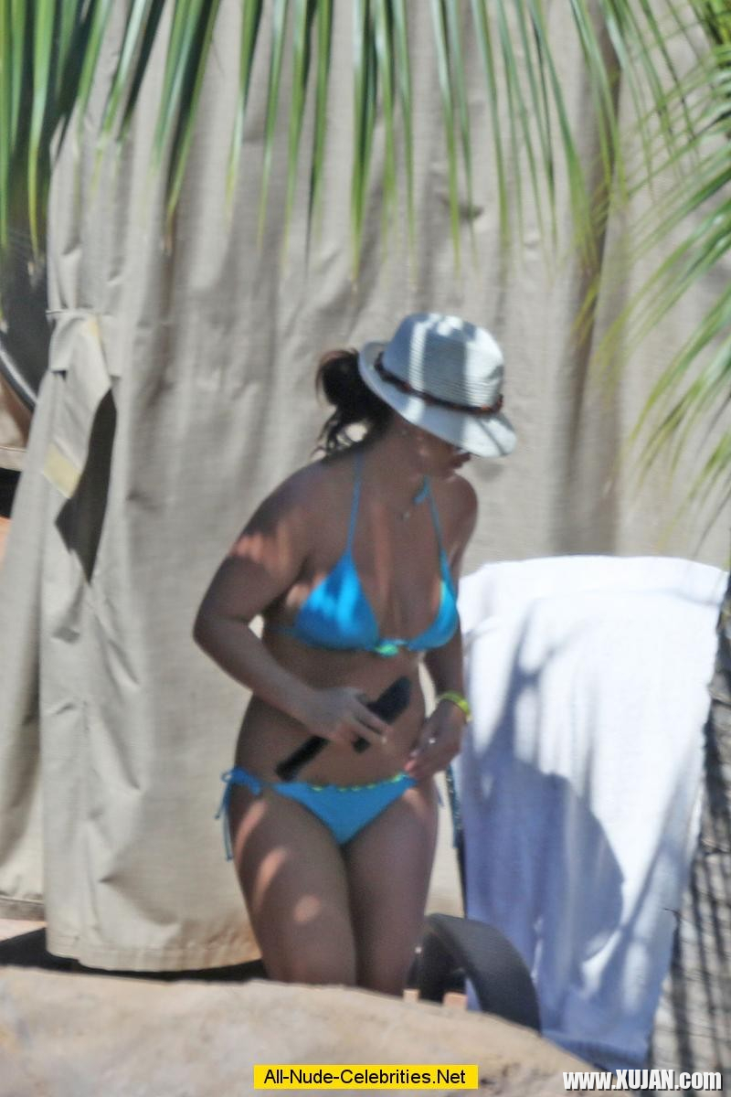 Britney Spears caught in blue bikini - Photo #1511395