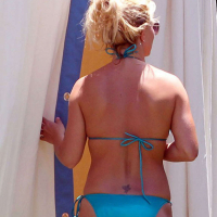 Britney Spears exposing fucking sexy body and hot ass in blue bikini