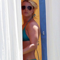 Britney Spears exposing fucking sexy body and hot ass in blue bikini