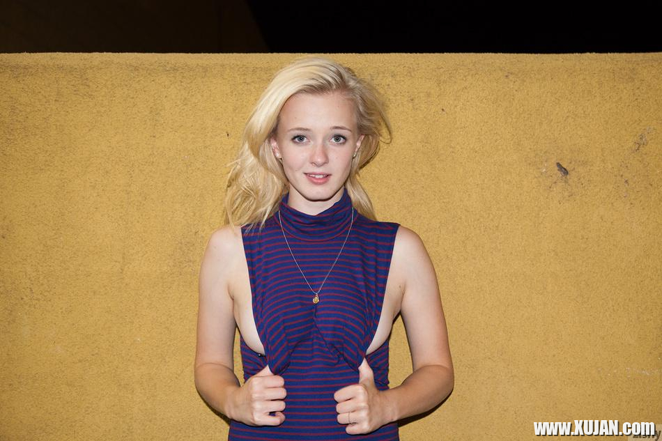Blonde teen Kenze Thomas teases in her blue dress - Photo #1514221