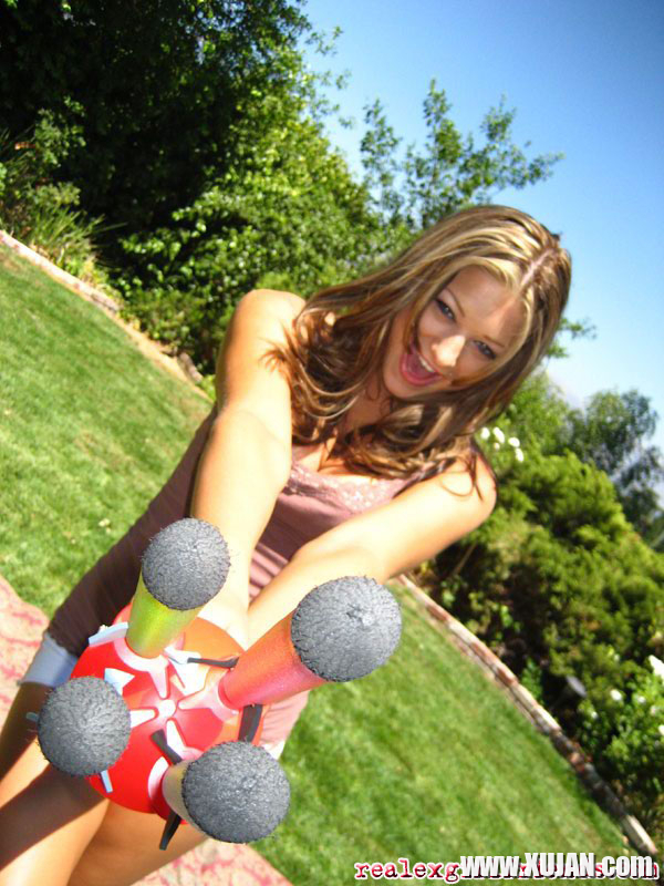 Amateur coed girlfriend Carmen McCarthy spreads her long legs - Photo #1524857