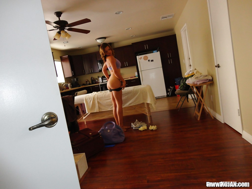 Solo girl Carmen McCarthy showing off nice after undressing for massage - Photo #1525066