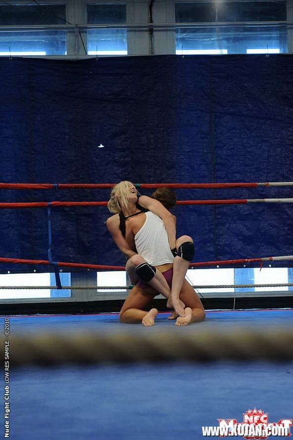 Angel Long and Chaty Heaven in lesbo fighting action - Photo #1532713
