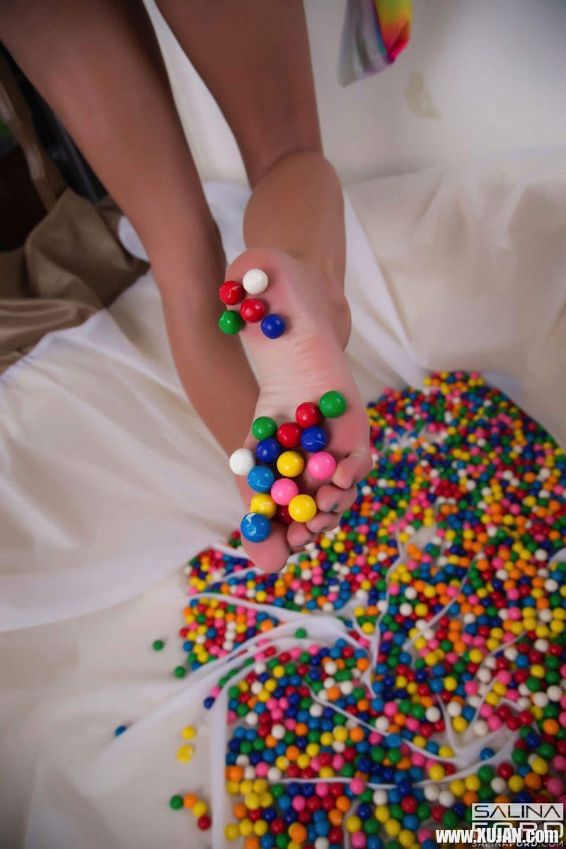 Stunning Salina Ford undressing and playing with sweet beans - Photo #1536223