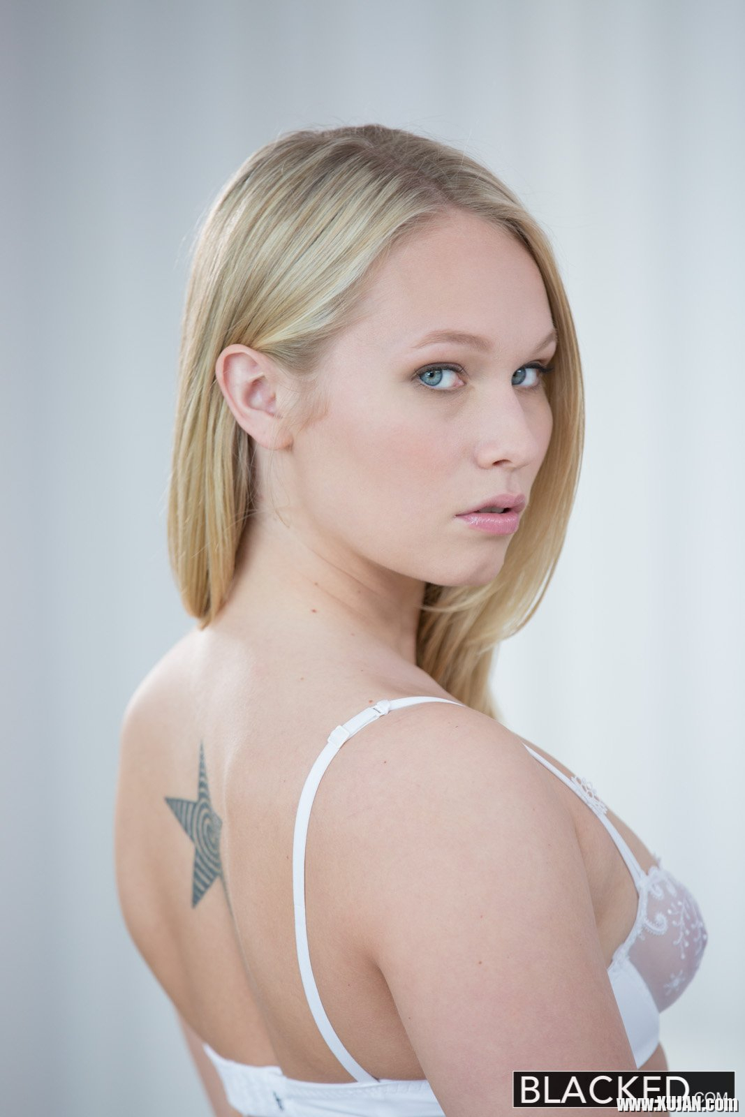 Dakota James has a Threesome with two black Dudes - Photo #1538662