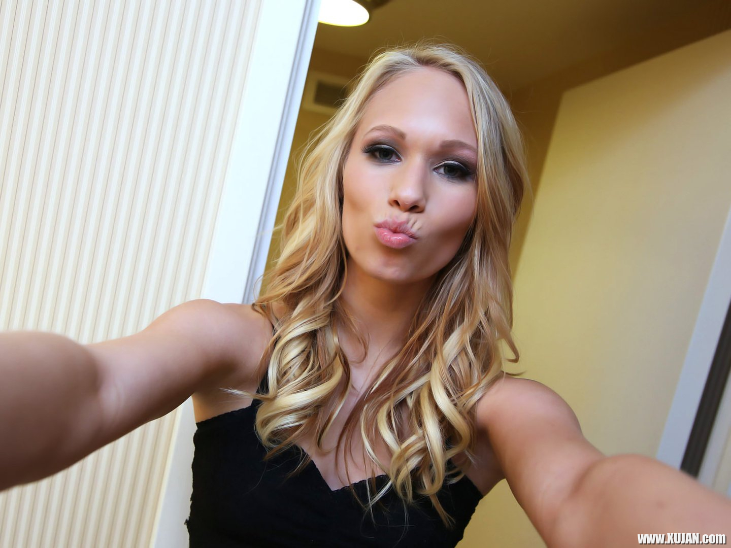 Dakota James on her Knees taking a massive Dick - Photo #1538792