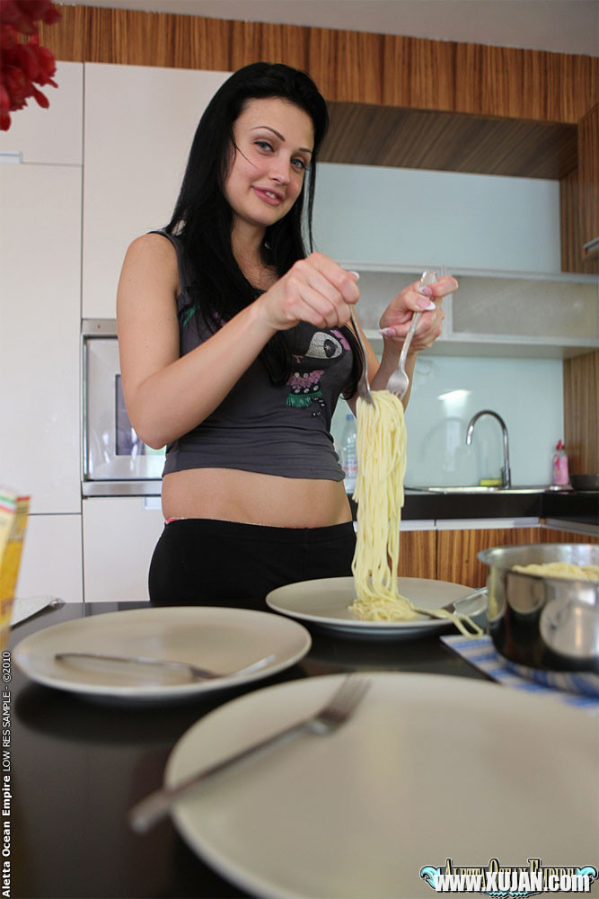 Ever wondered how a real porn star spends her days Feel free to come on in then - Photo #1542146