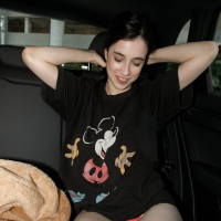Giulia Wylde exposes beautiful melons in the car