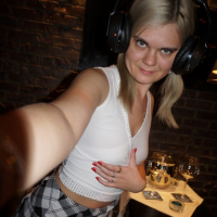 Im experienced and horny come watch me