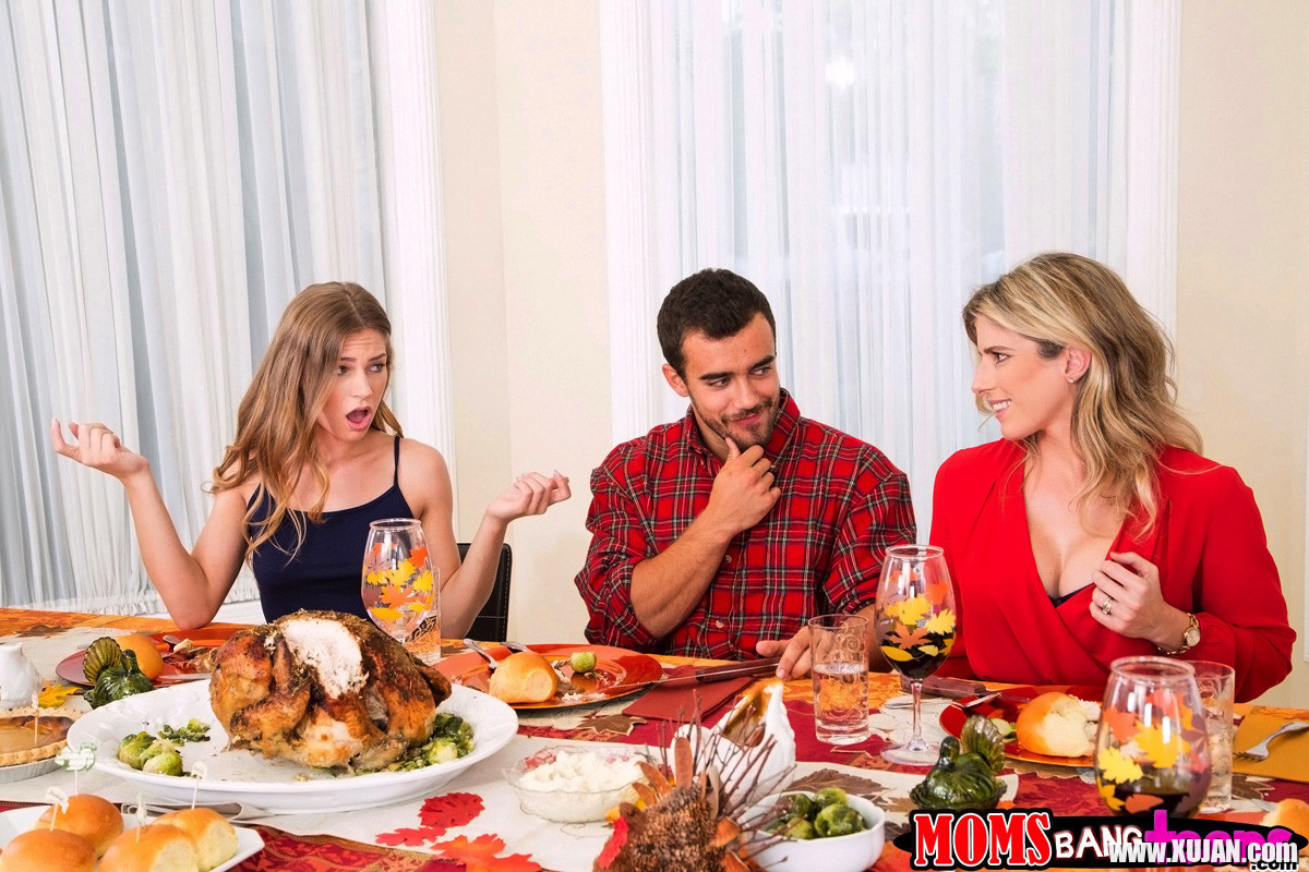 Cory Chase and Sydney Cole share a meat pole on Thanksgiving - Photo #1557542