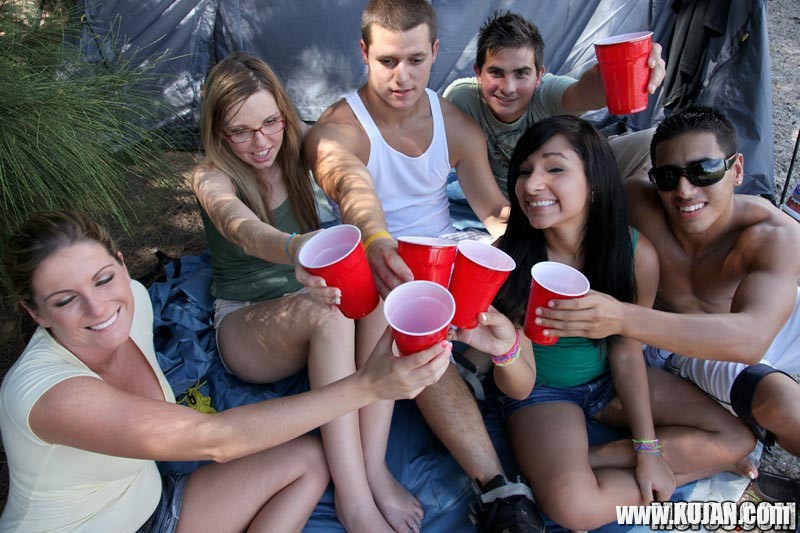 Horny teens fucking hard sex and sucking in gangbang party - Photo #1561613