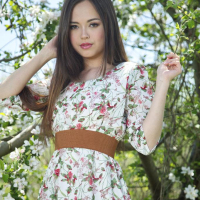 Stunning brunette Li Moon shows you her gorgeous nude body outside