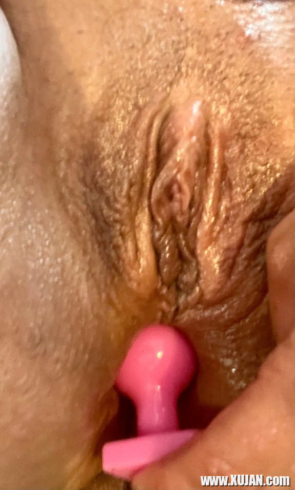 Trying to stretch my tiny hole Please cum like yoursquore covering my pussy - Photo #1564968