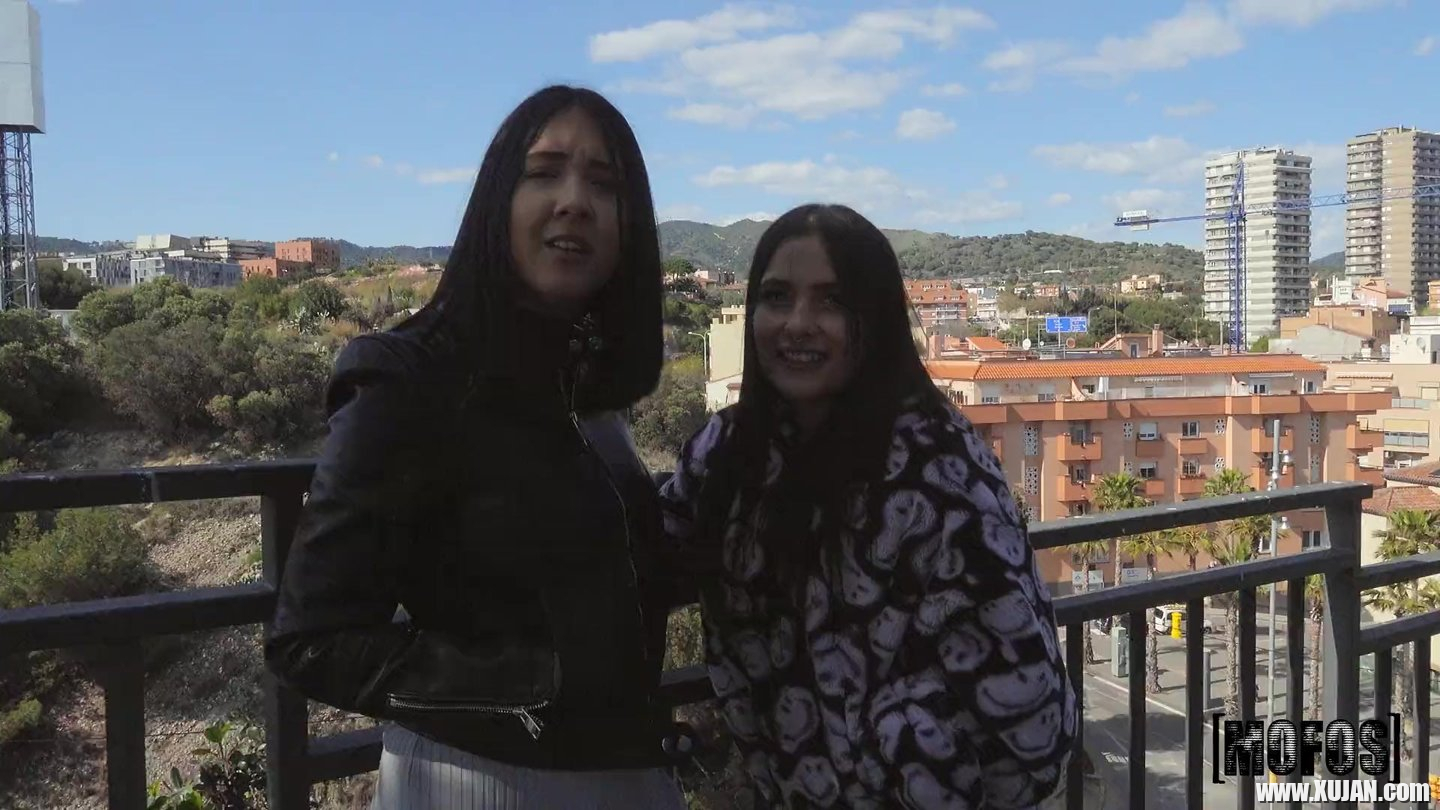 Wild chicks Maria Wars and Valeria Valois sharing same big schlong - Photo #1566496