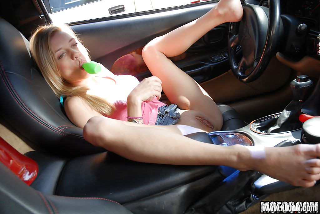 Cute blonde babe Nicole Ray masturbating her wet cunt in the car - Photo #1569781