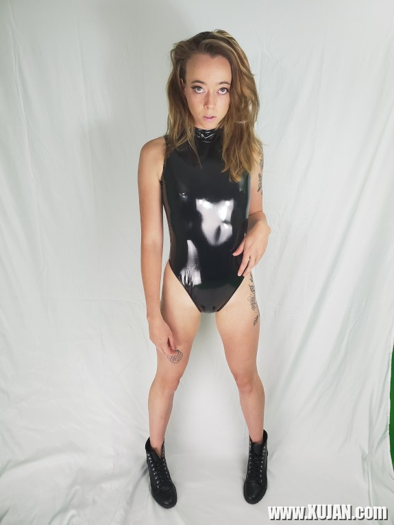 Outfits toys and wigs available for customs - Photo #1583300