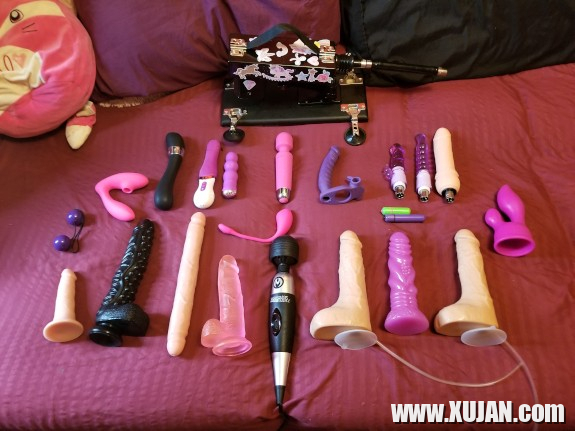 Outfits toys and wigs available for customs - Photo #1583327