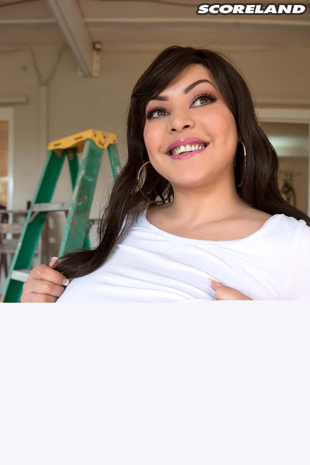 Big Tits Cat Bangles Doing Some House Work Just For You - Photo #1584429