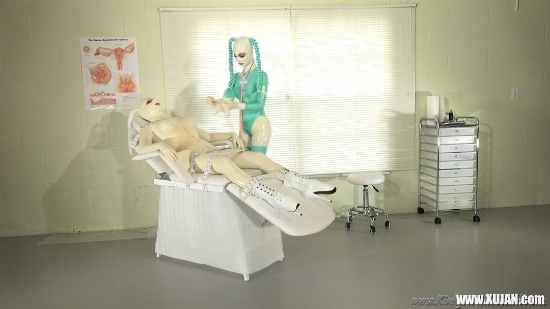Latex Lara pleasing a tied up chick with a big vibrator - Photo #1584658