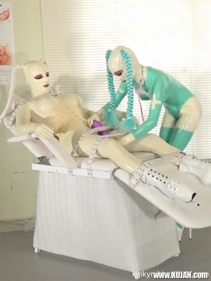 Latex Lara pleasing a tied up chick with a big vibrator - Photo #1584661