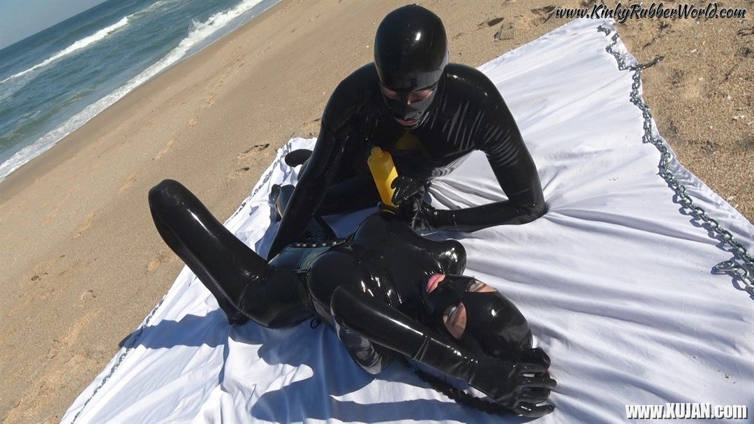 Kinky Latex Lara gets talked into jerking off a dick on the beach - Photo #1584942