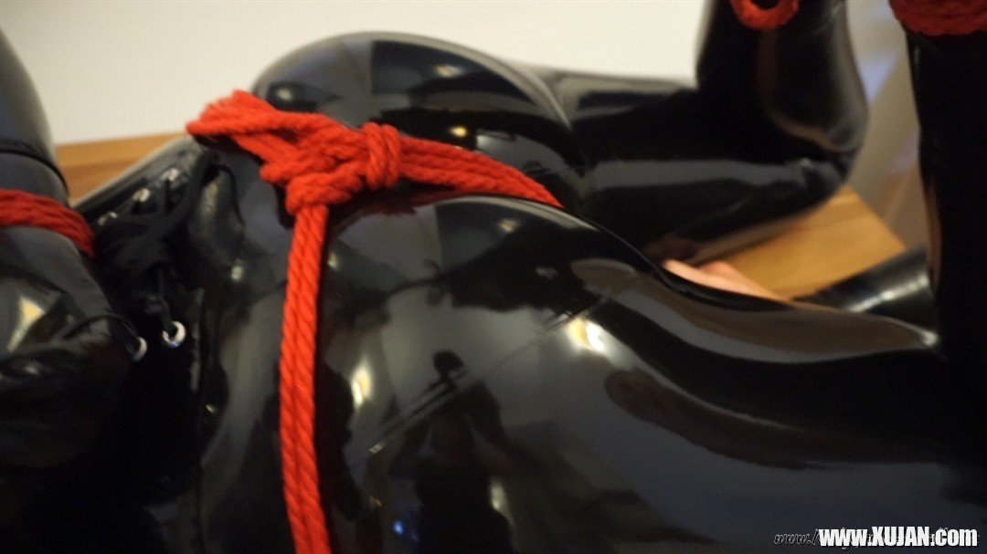 Sexy Lara Latex getting tied up and punished by a friend - Photo #1584961