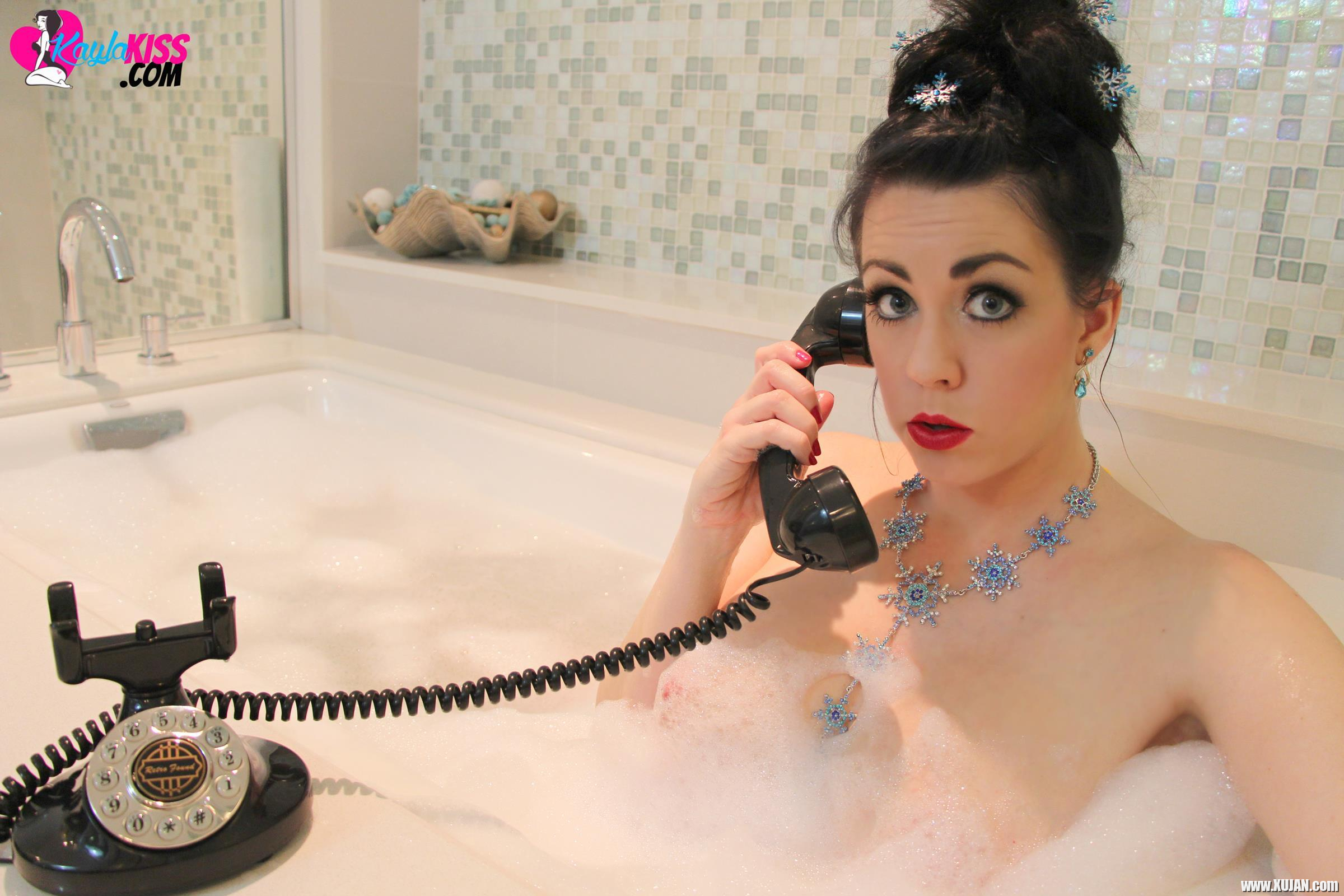 Busty hottie Kayla Kiss wants to take a bath with you - Photo #1590569