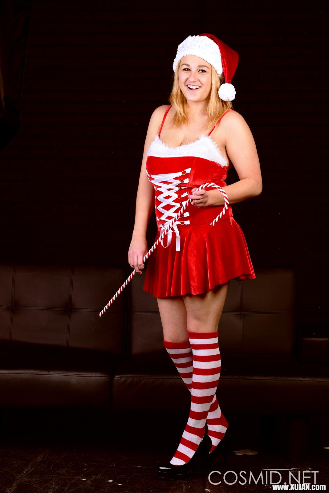 Blonde teen Aria Skye has a a great christmas gift for you - Photo #1592918