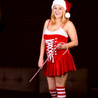 Blonde teen Aria Skye has a a great christmas gift for you