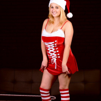 Blonde teen Aria Skye has a a great christmas gift for you