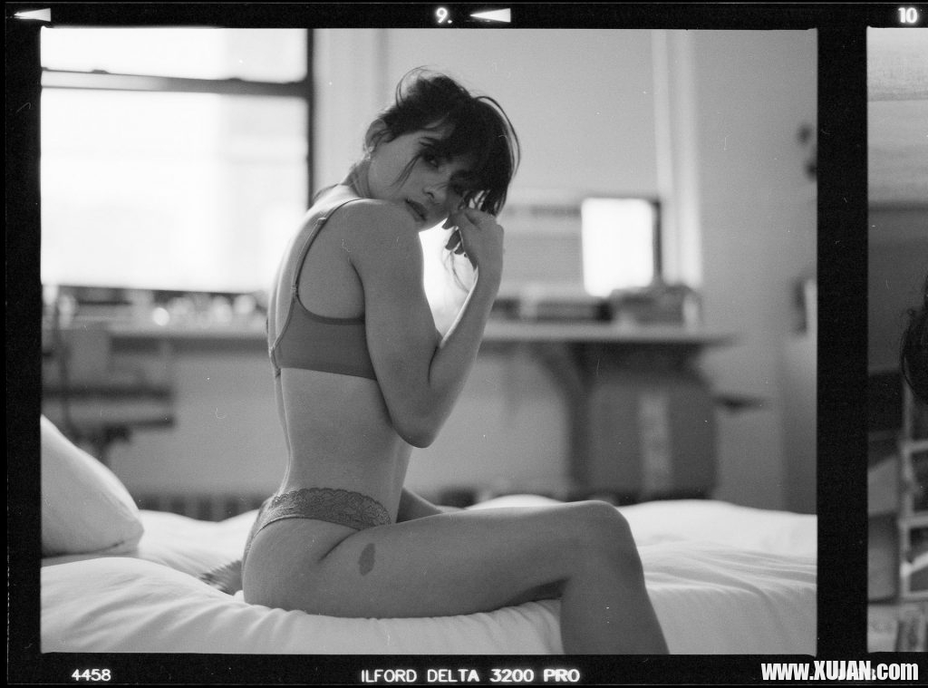 Mia Valentine Topless - Photo #1593794