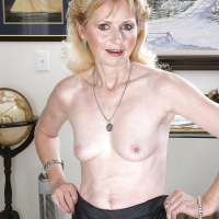 Elegant senior lady Lynn from OlderWomanFun