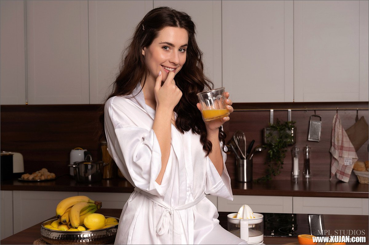 Mara Blake serves her tasty pussy in the kitchen - Photo #1597387
