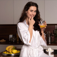 Mara Blake serves her tasty pussy in the kitchen