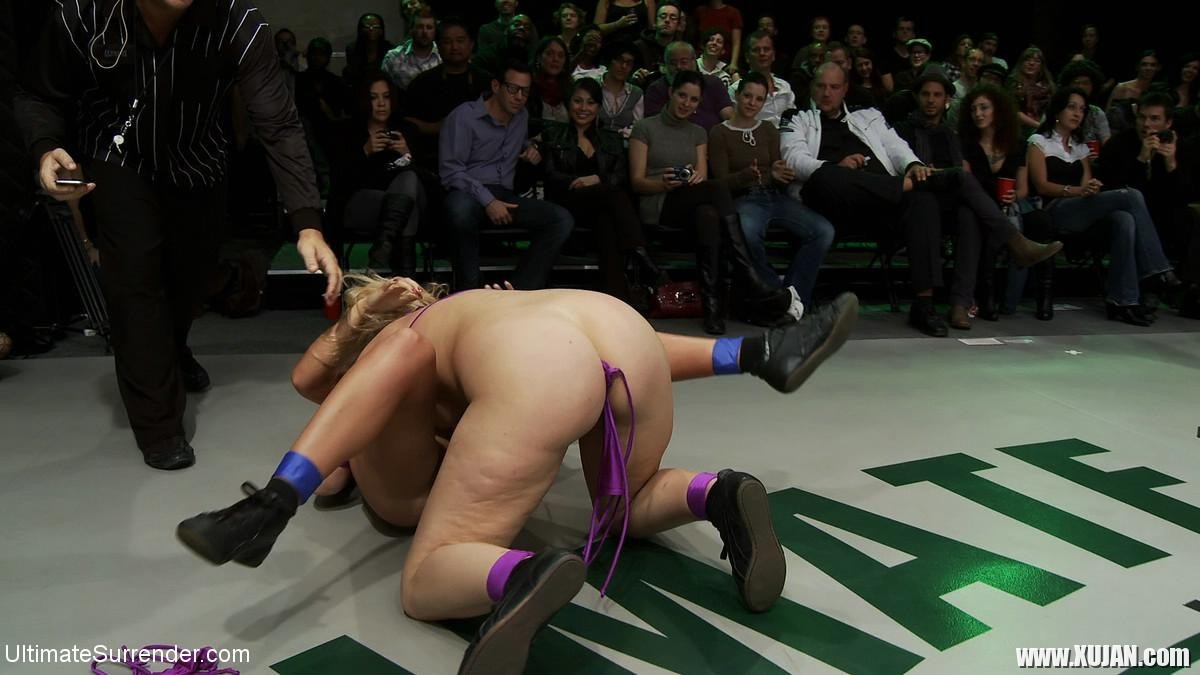 Princess Donna straps on and joins in as the Goddesses get a brutal fucking down - Photo #1606518