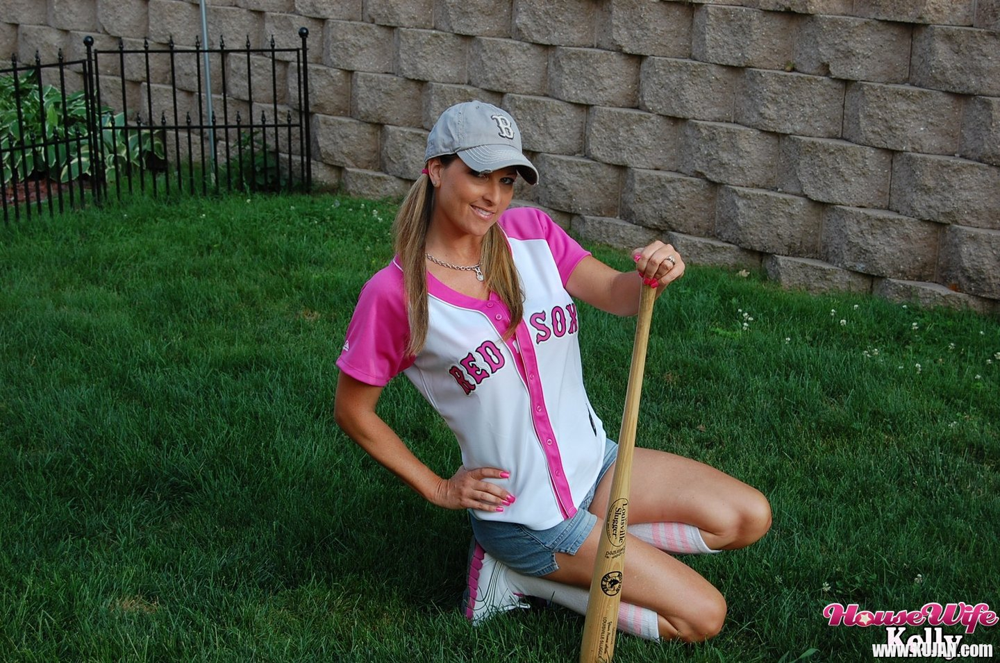 Hot Housewife Kelly playing with a Baseball Bat - Photo #1607164