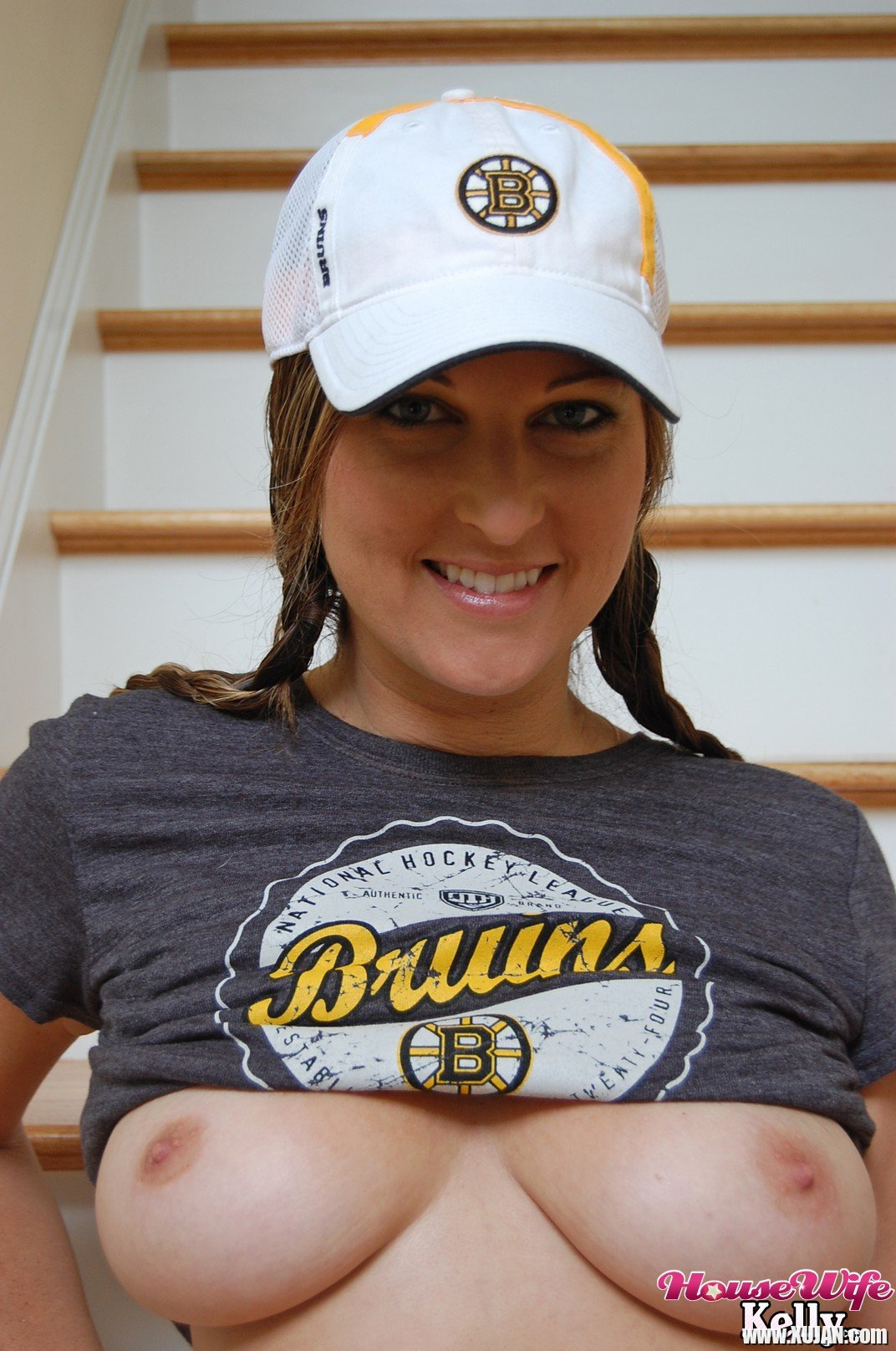 Hockey Fan Housewife Kelly supporting the Boston Bruins - Photo #1607185